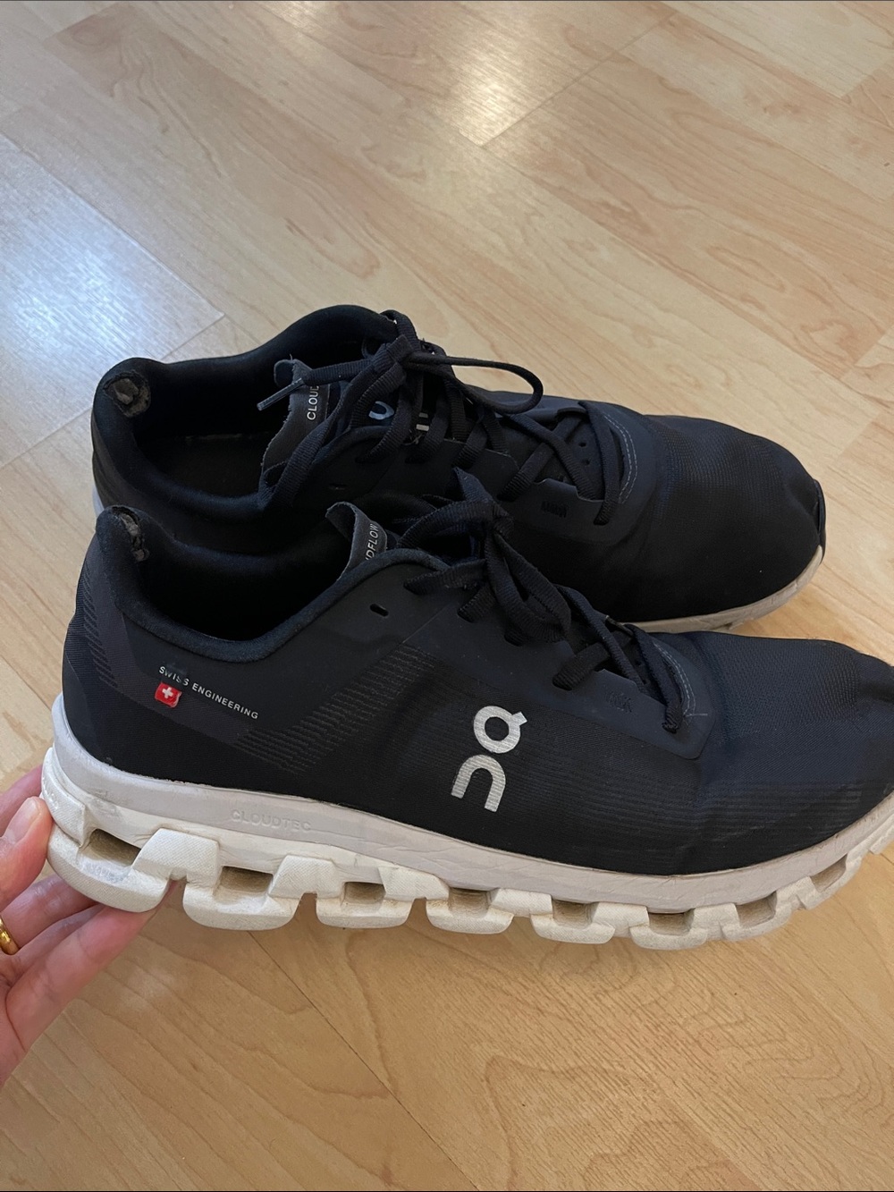 On Running Men's Black/White Cloudtec Running Shoes